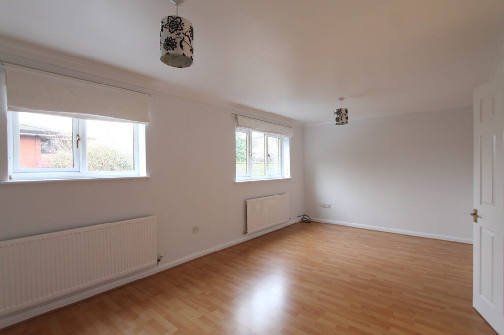 Flat Catteshall Road in Waverley