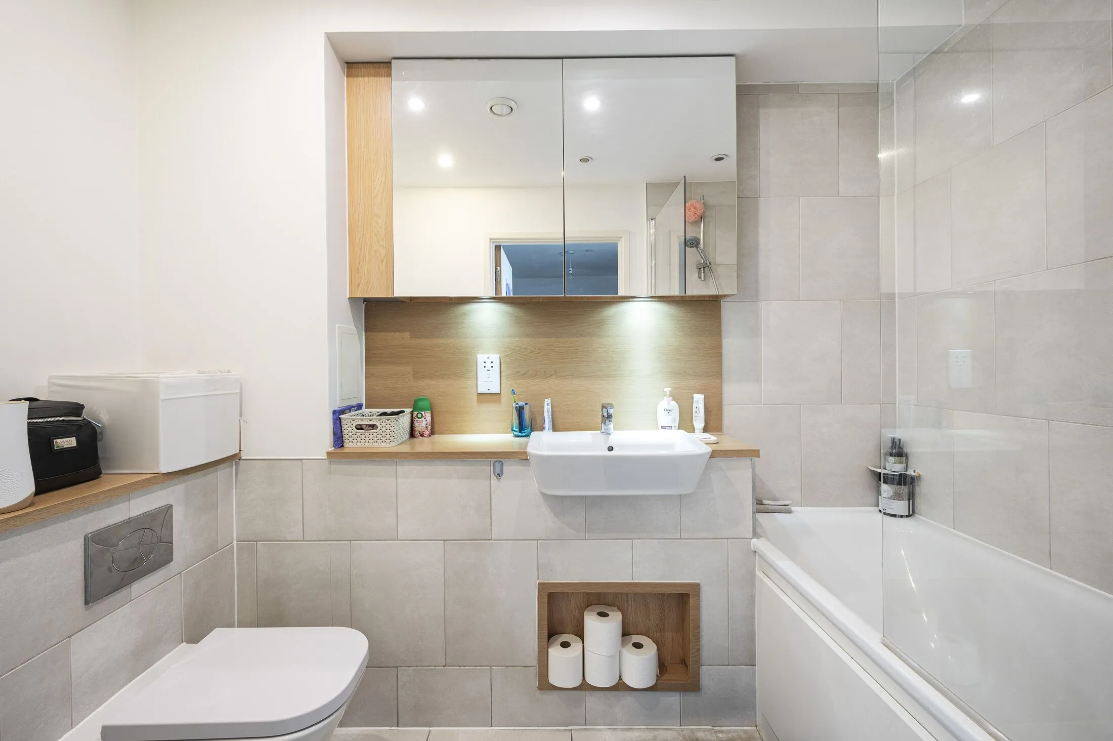 Flat Harston Walk in Greater London
