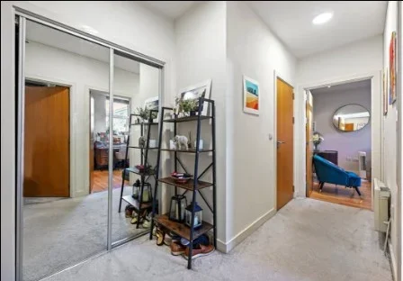 Flat Bromyard Avenue in Greater London