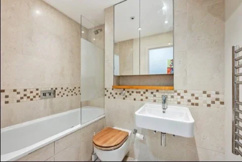 Flat Bromyard Avenue in Greater London