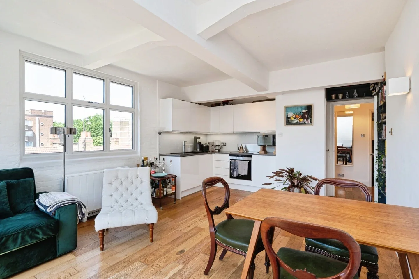 Flat Adelina Grove in Greater London