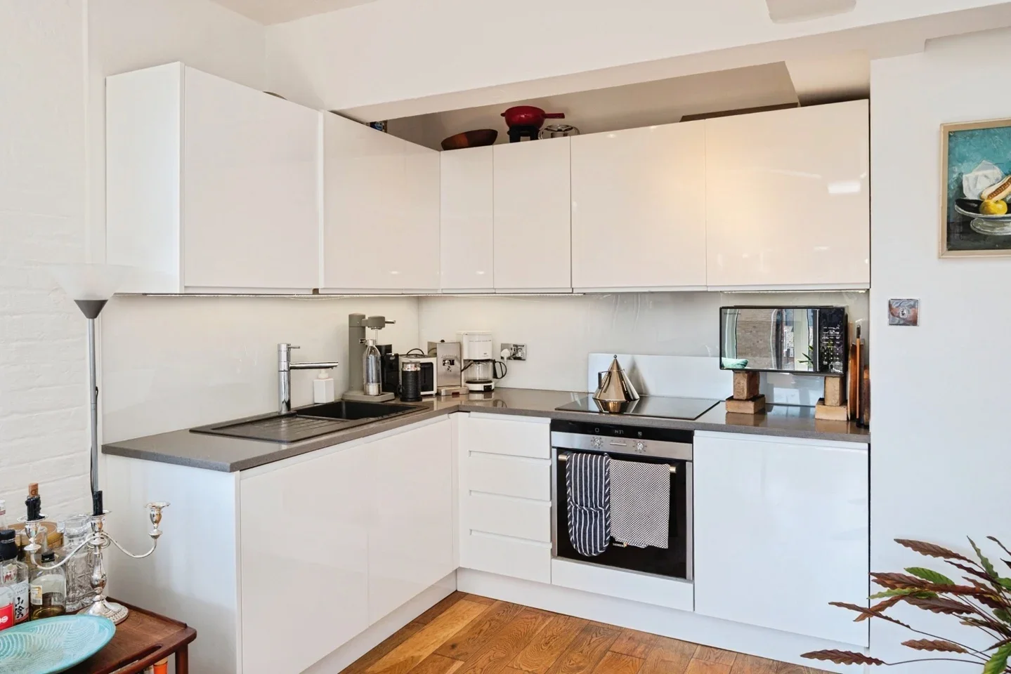 Flat Adelina Grove in Greater London