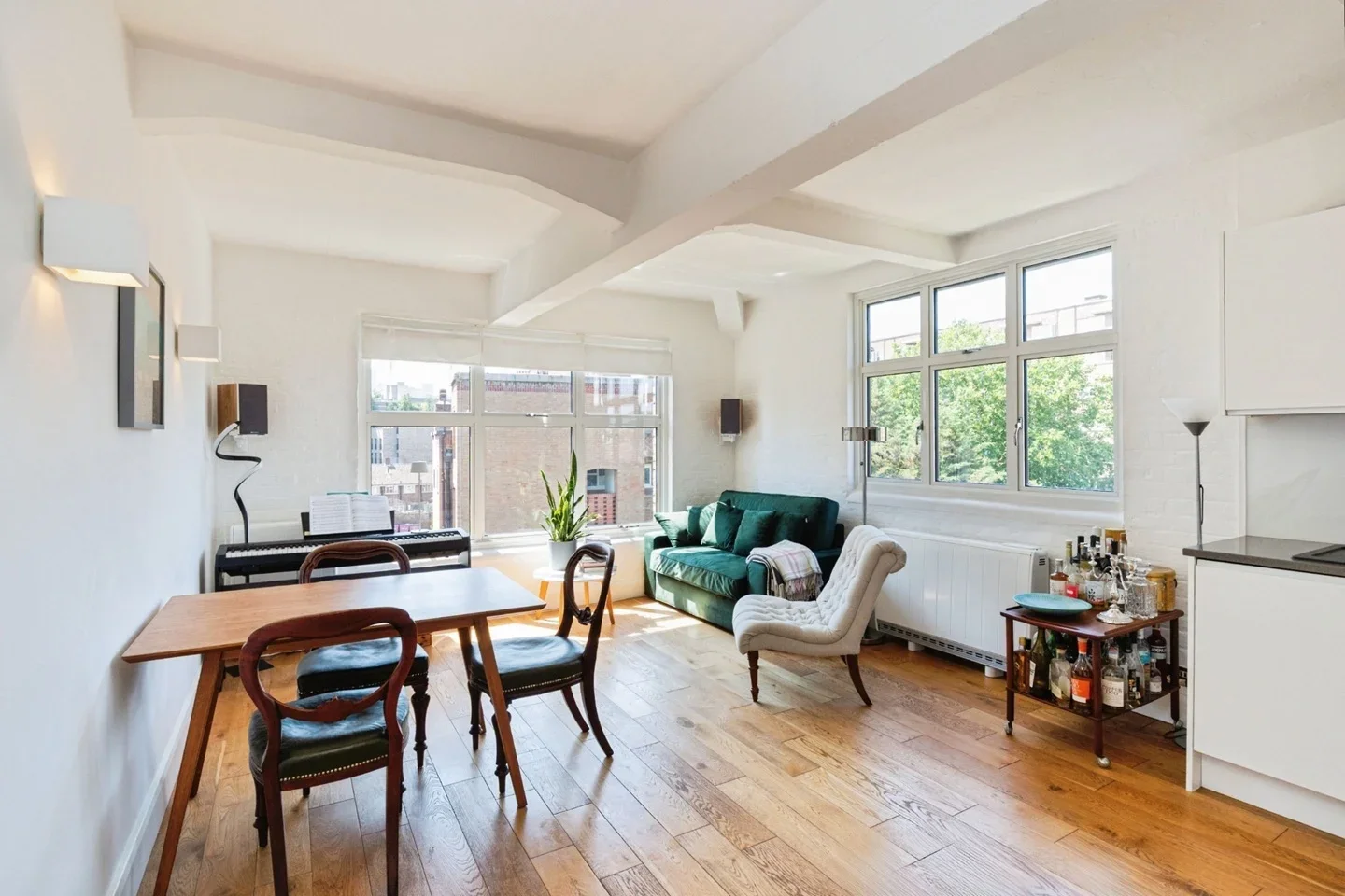Flat Adelina Grove in Greater London