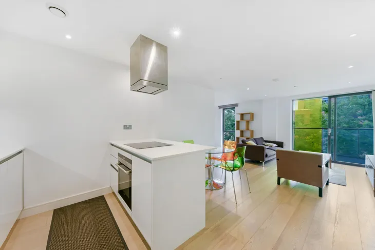 Flat Pomell Way in Greater London