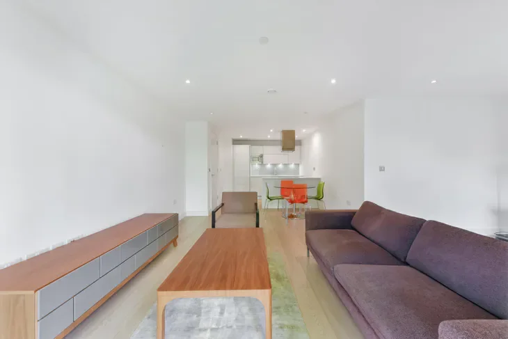 Flat Pomell Way in Greater London