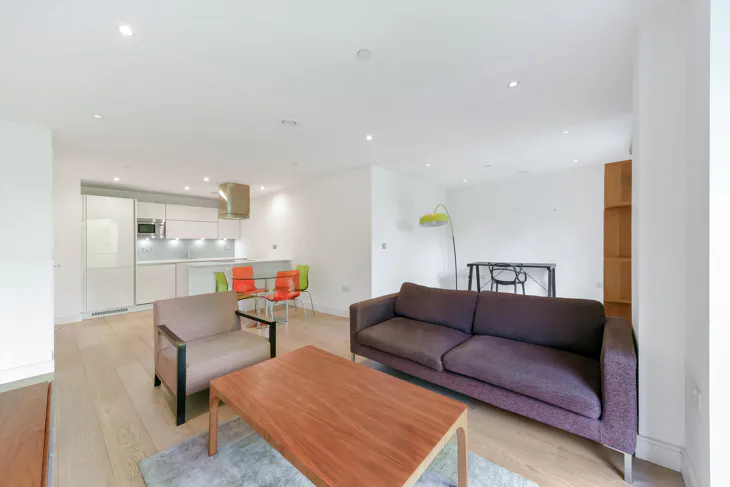 Flat Pomell Way in Greater London