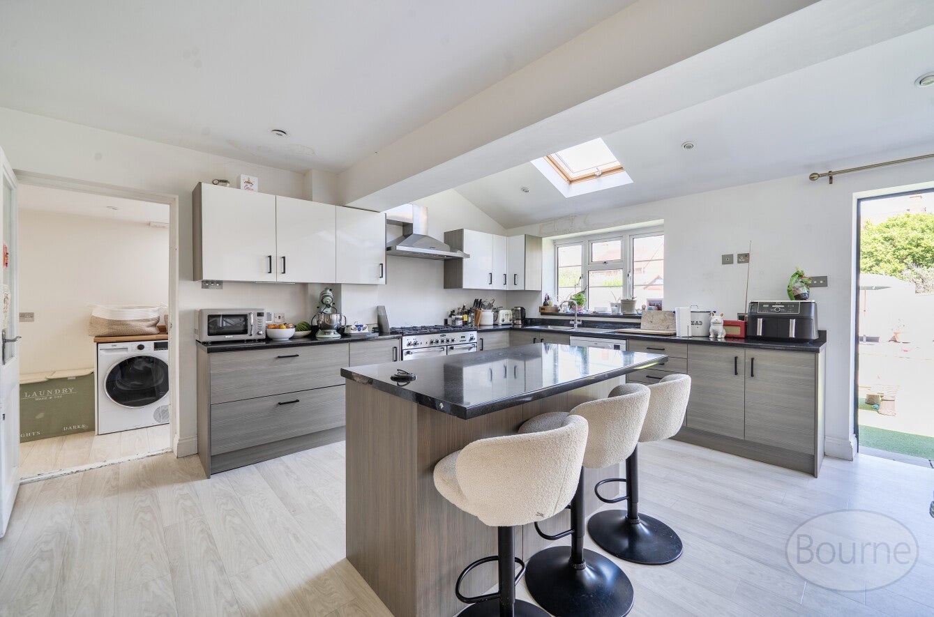 House Coveham Crescent in Elmbridge