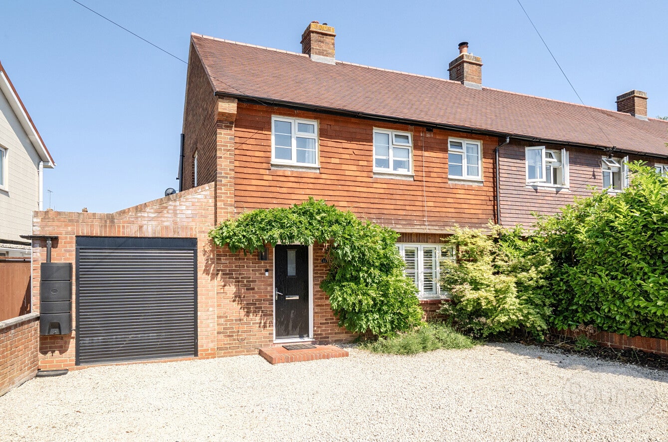 House Coveham Crescent in Elmbridge
