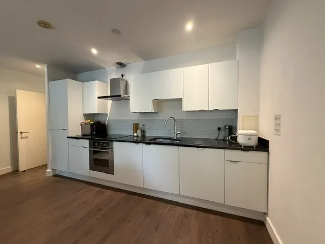 Flat Balmes Road in Greater London