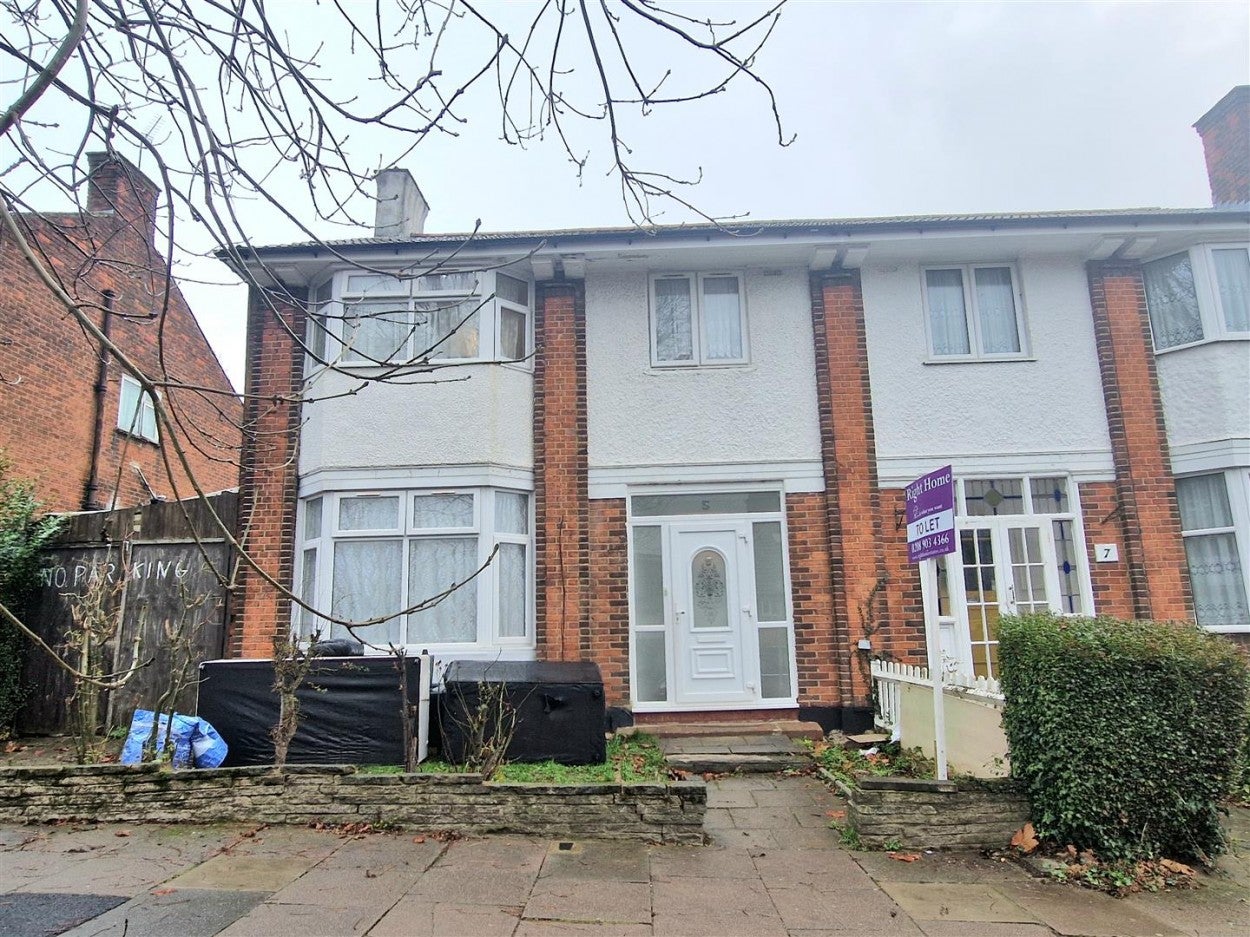House Grand Avenue in Greater London