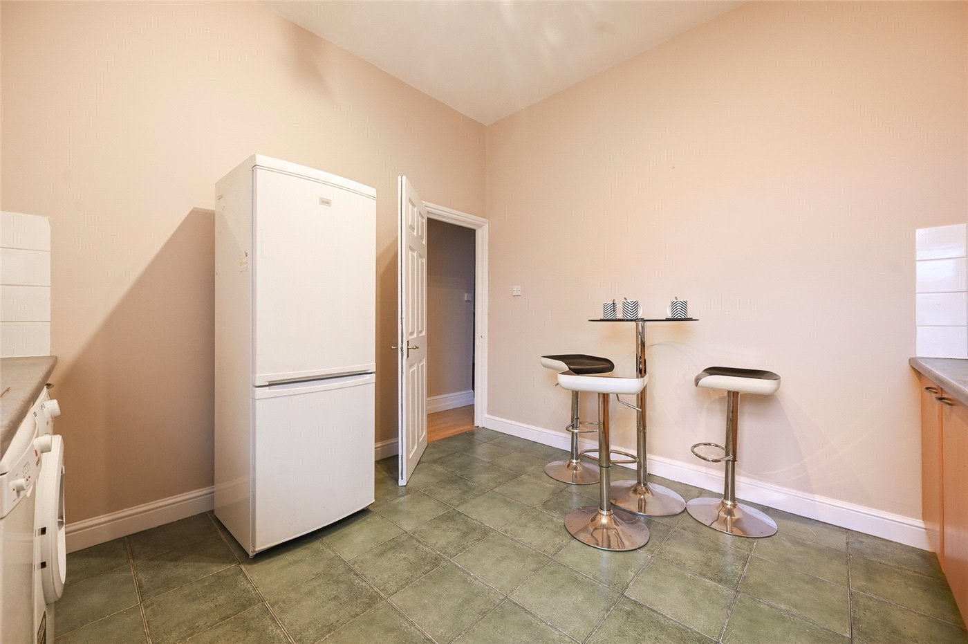 Flat Gonville Road in Greater London