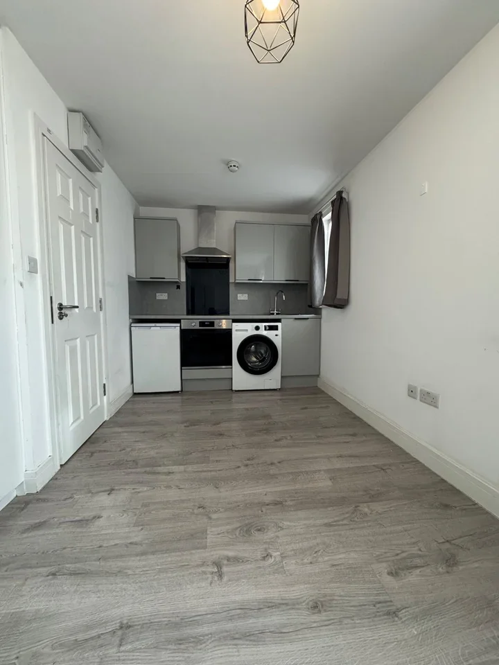 Flat Great Cambridge Road in Greater London