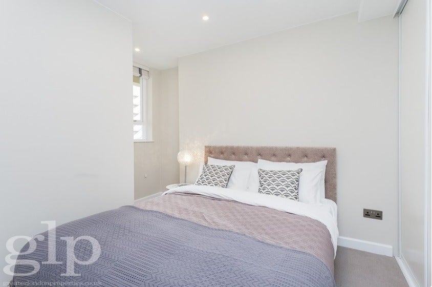 Flat Alleyn Court in City of Westminster