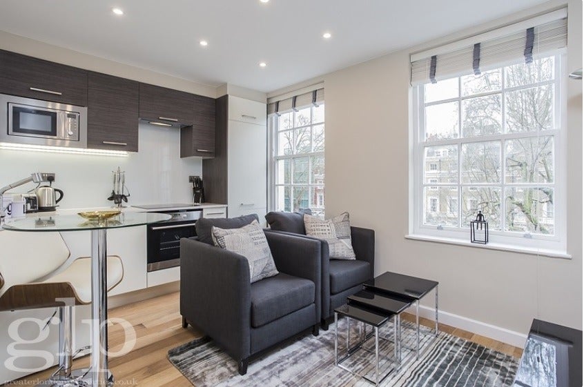 Flat Alleyn Court in City of Westminster