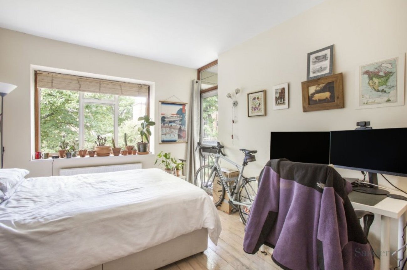 Flat Alwyne Square in Greater London