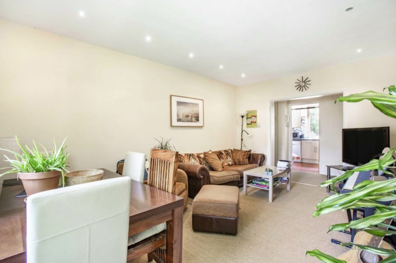 Flat Alwyne Square in Greater London