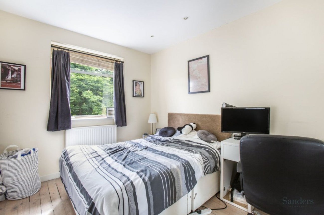 Flat Alwyne Square in Greater London