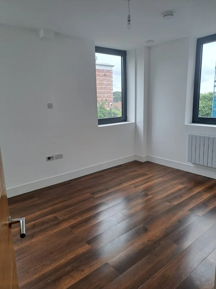Flat Staines Road in Greater London