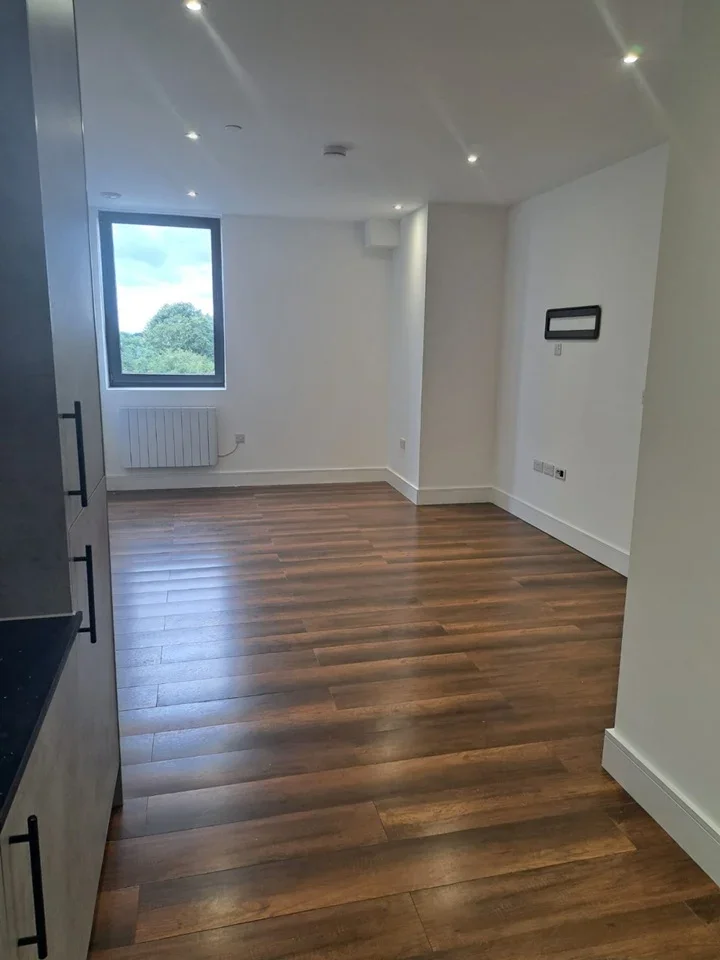 Flat Staines Road in Greater London