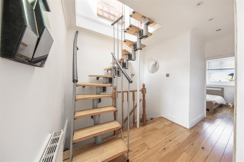 Room Sutherland Avenue in City of Westminster