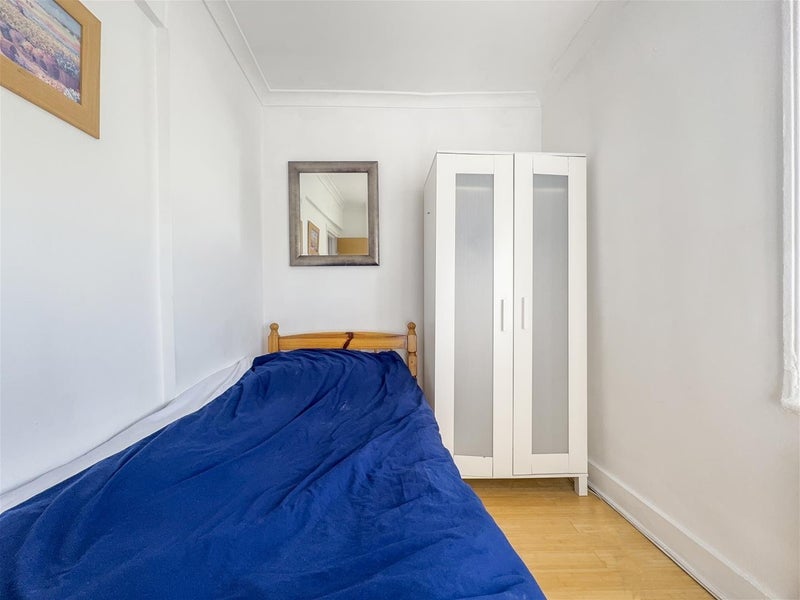 Room Sutherland Avenue in City of Westminster