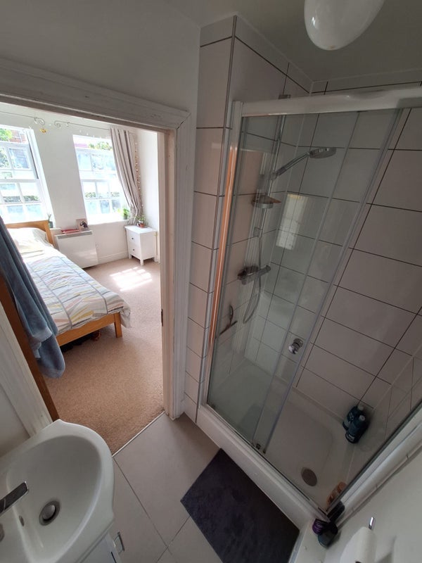 Room Mile End Road in Greater London