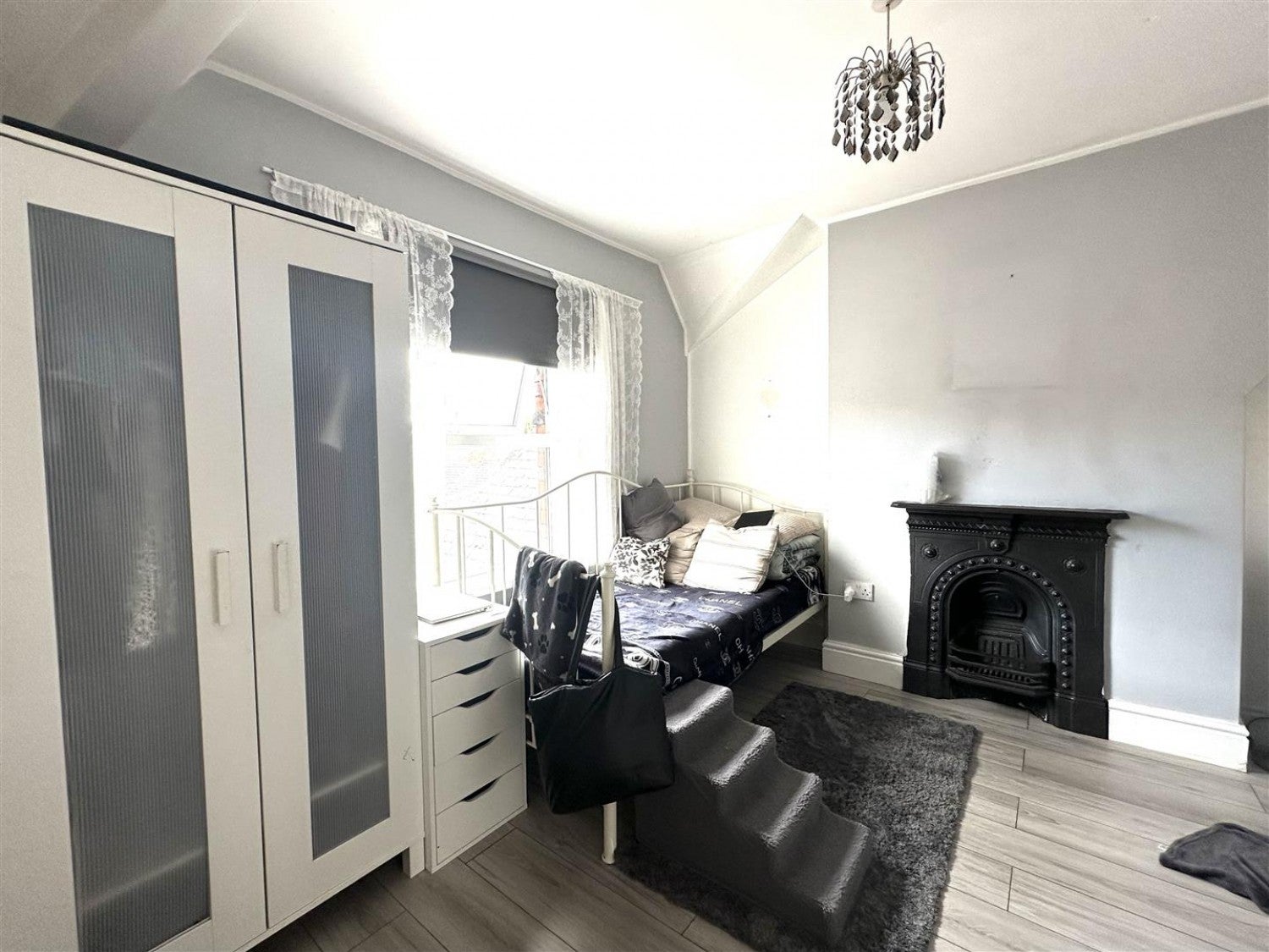 Flat Cymmer Street in Cardiff
