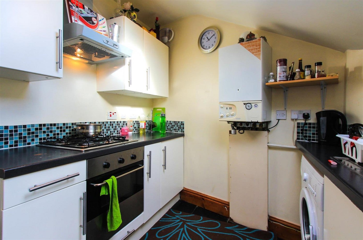 Flat Cymmer Street in Cardiff