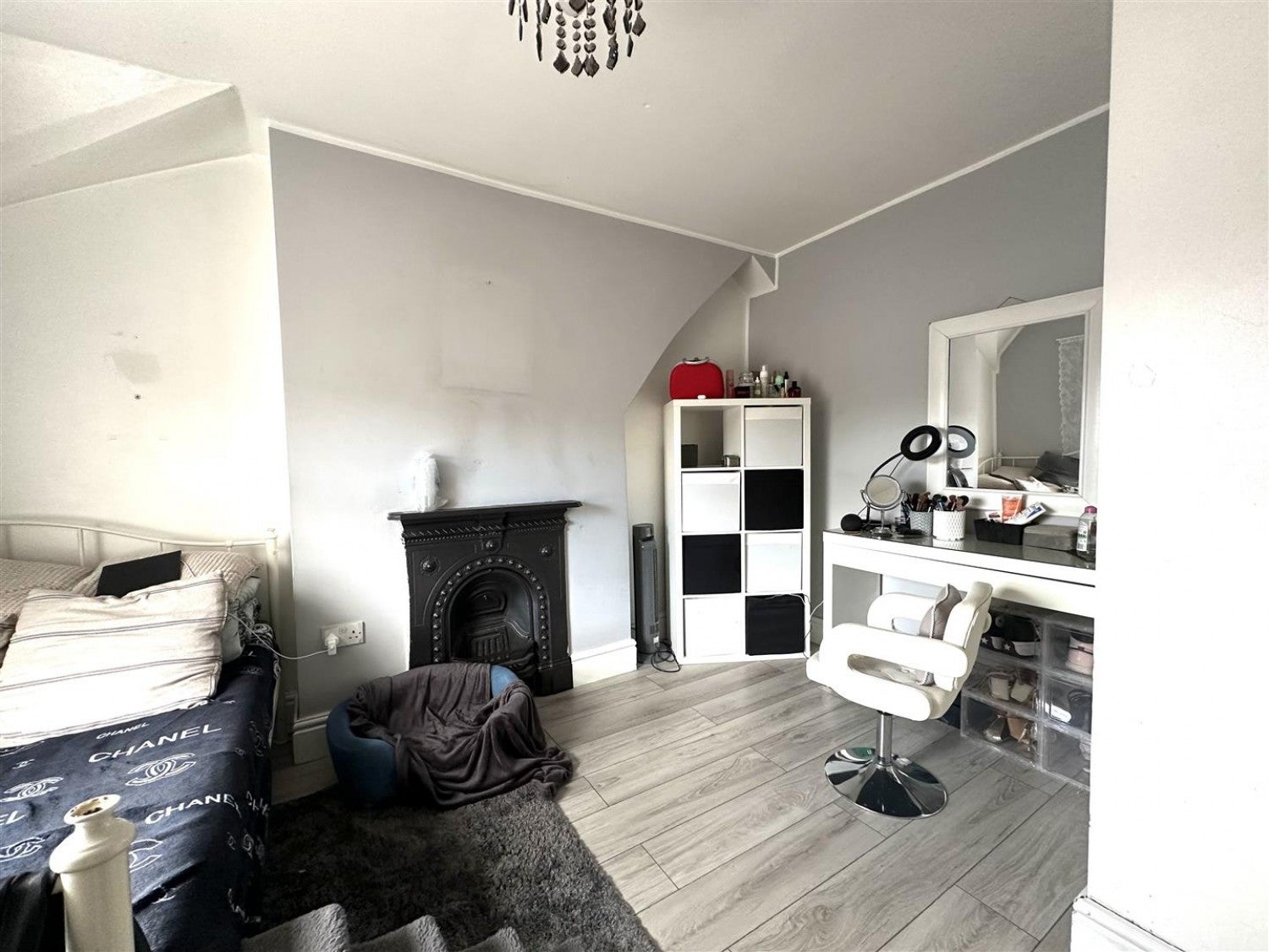 Flat Cymmer Street in Cardiff
