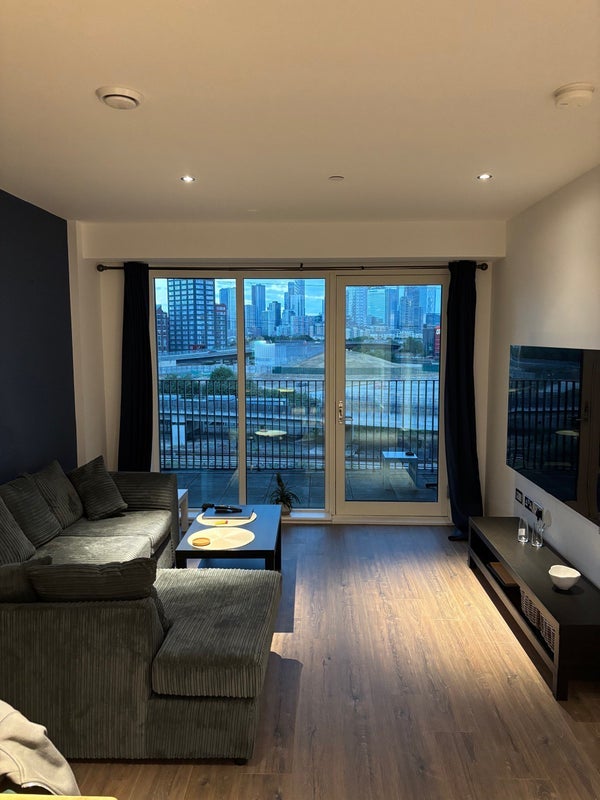 Room Silvertown Way in Greater London