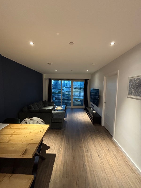 Room Silvertown Way in Greater London