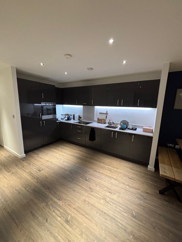 Room Silvertown Way in Greater London