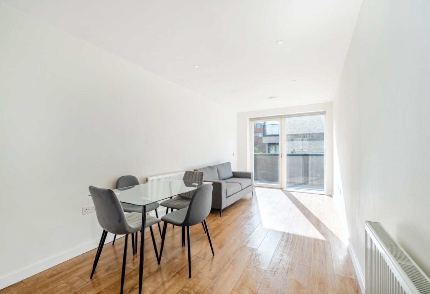 Flat Pinner Road in Greater London