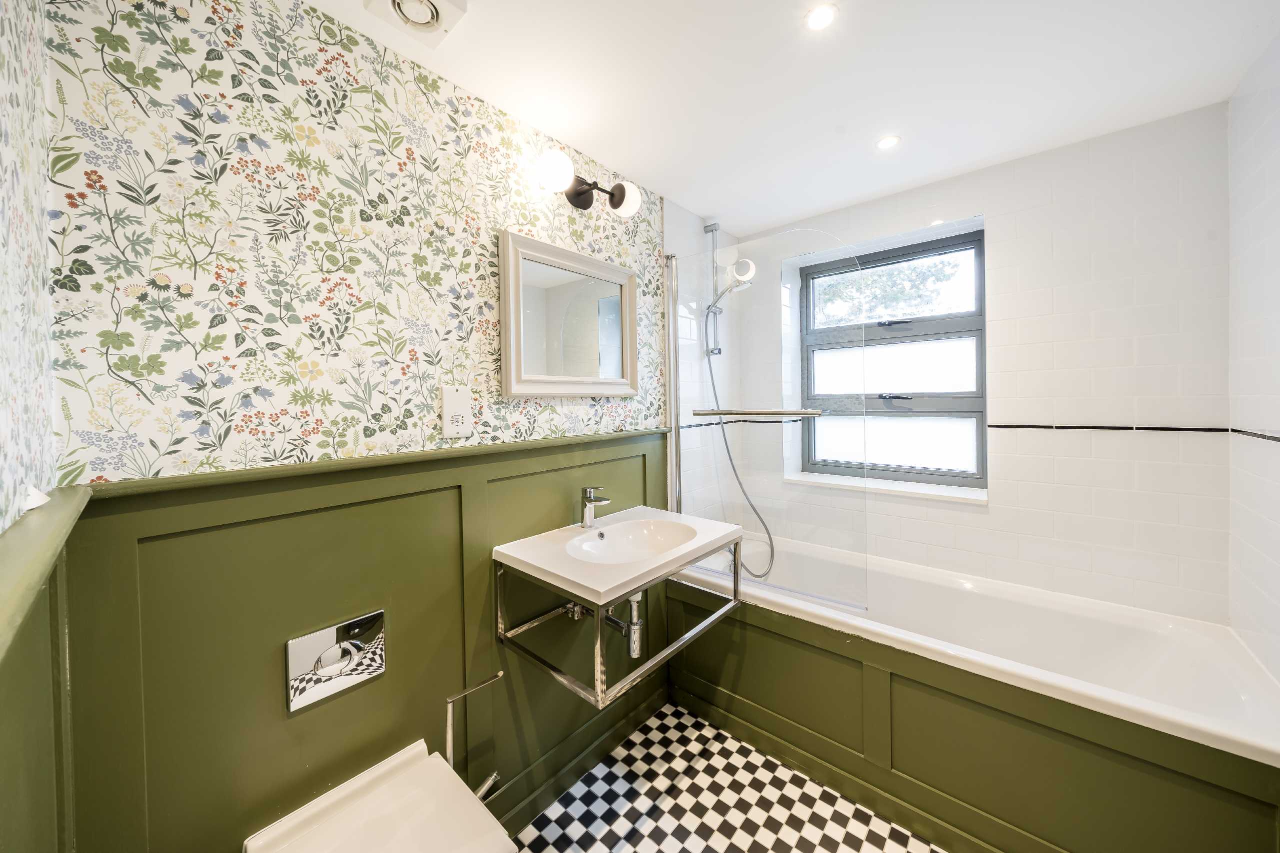 Flat Nursery Road in Greater London