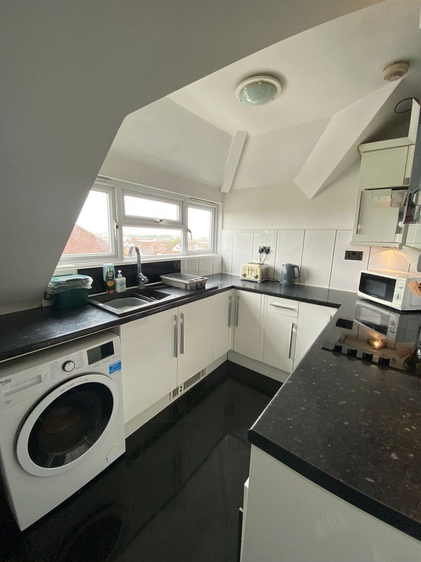 Room Augustus Road in Greater London
