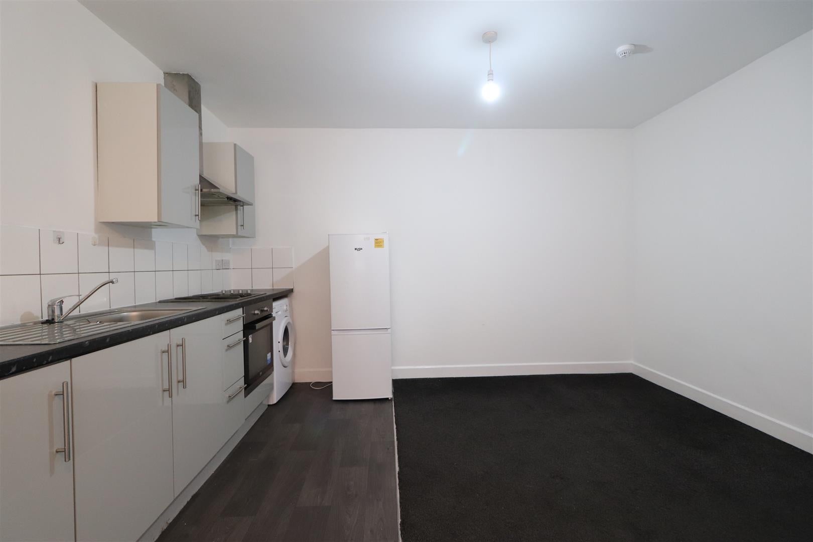 Room Foleshill Road in Coventry