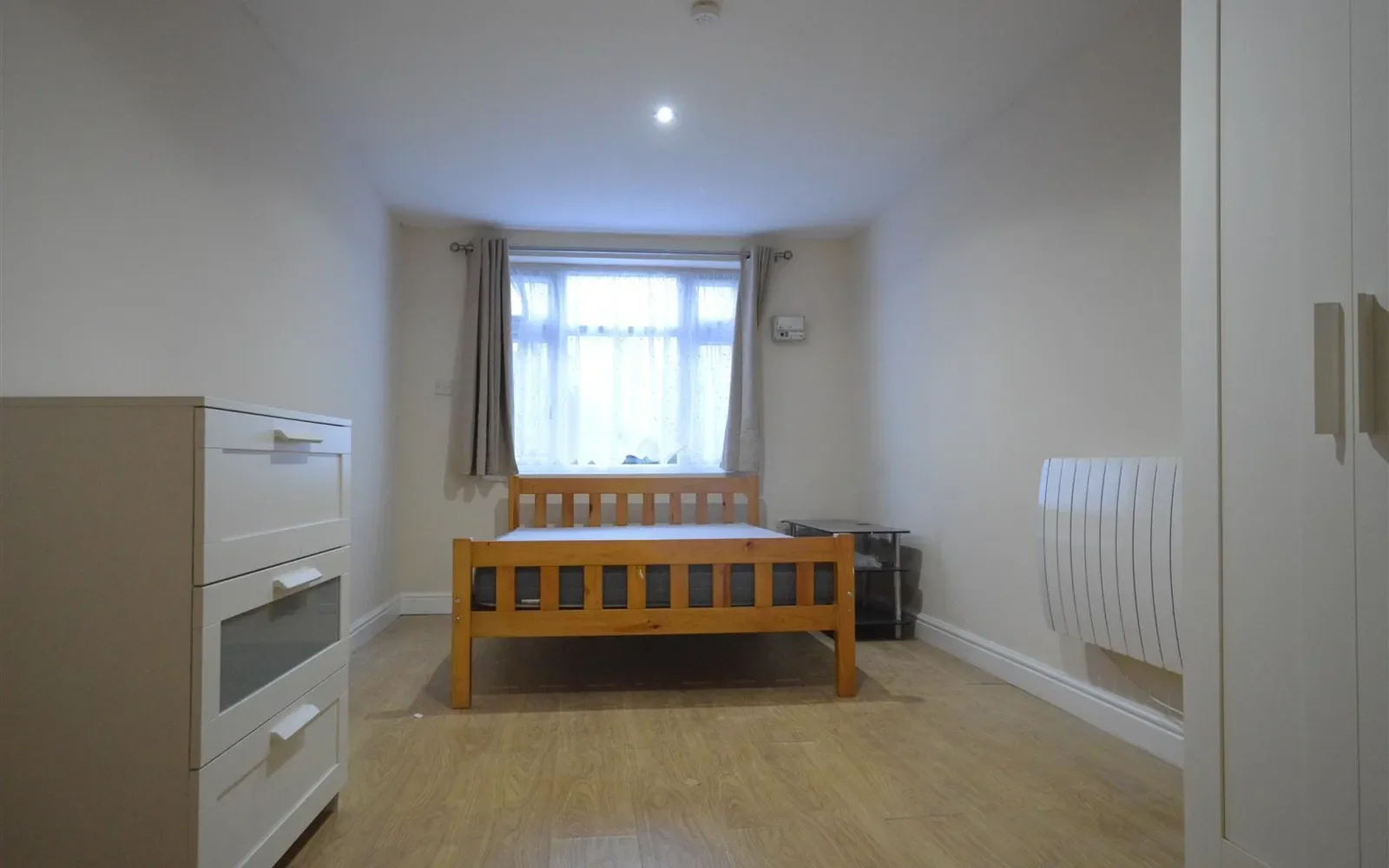 Flat Carnoustie Drive in Greater London