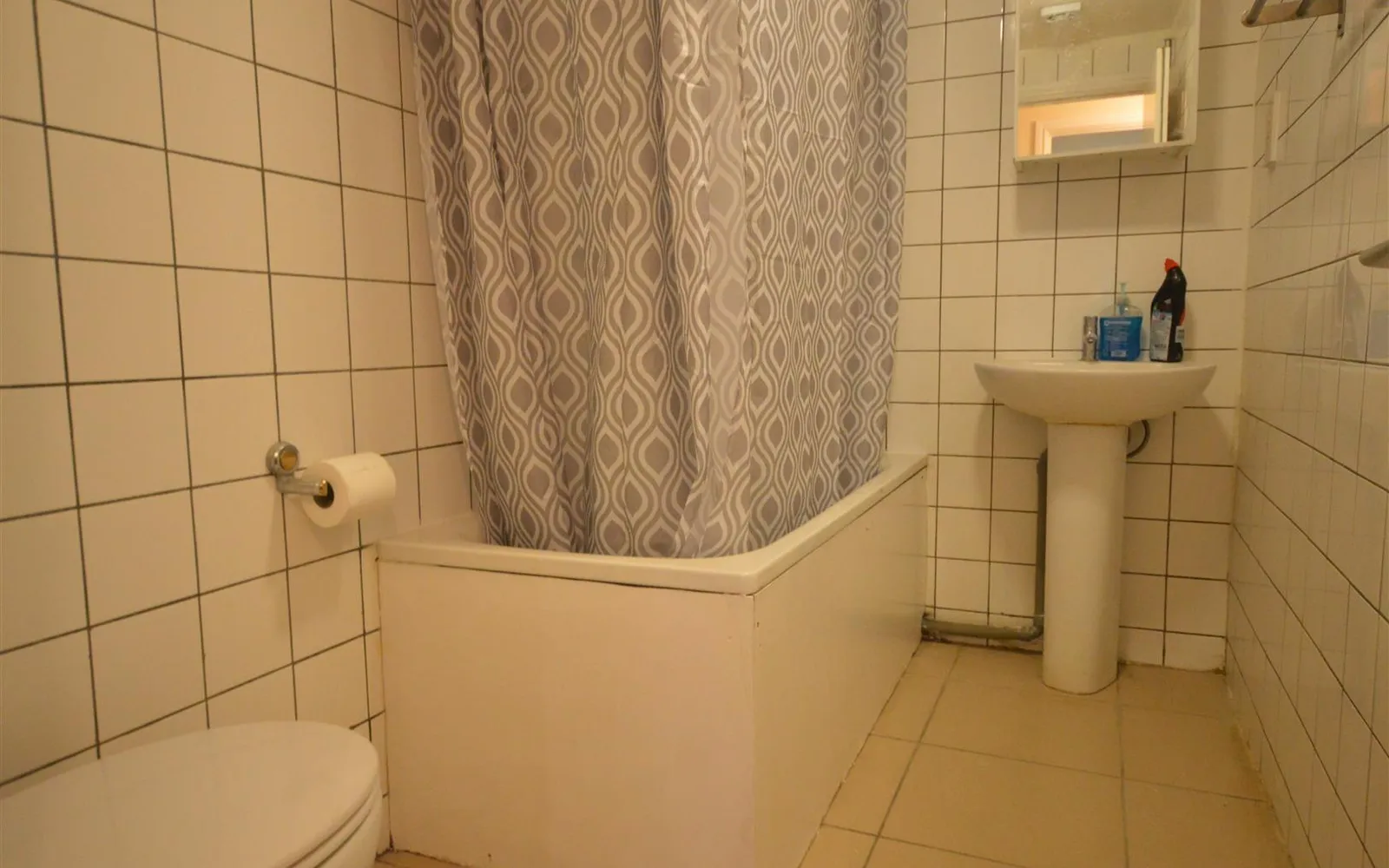 Flat Carnoustie Drive in Greater London