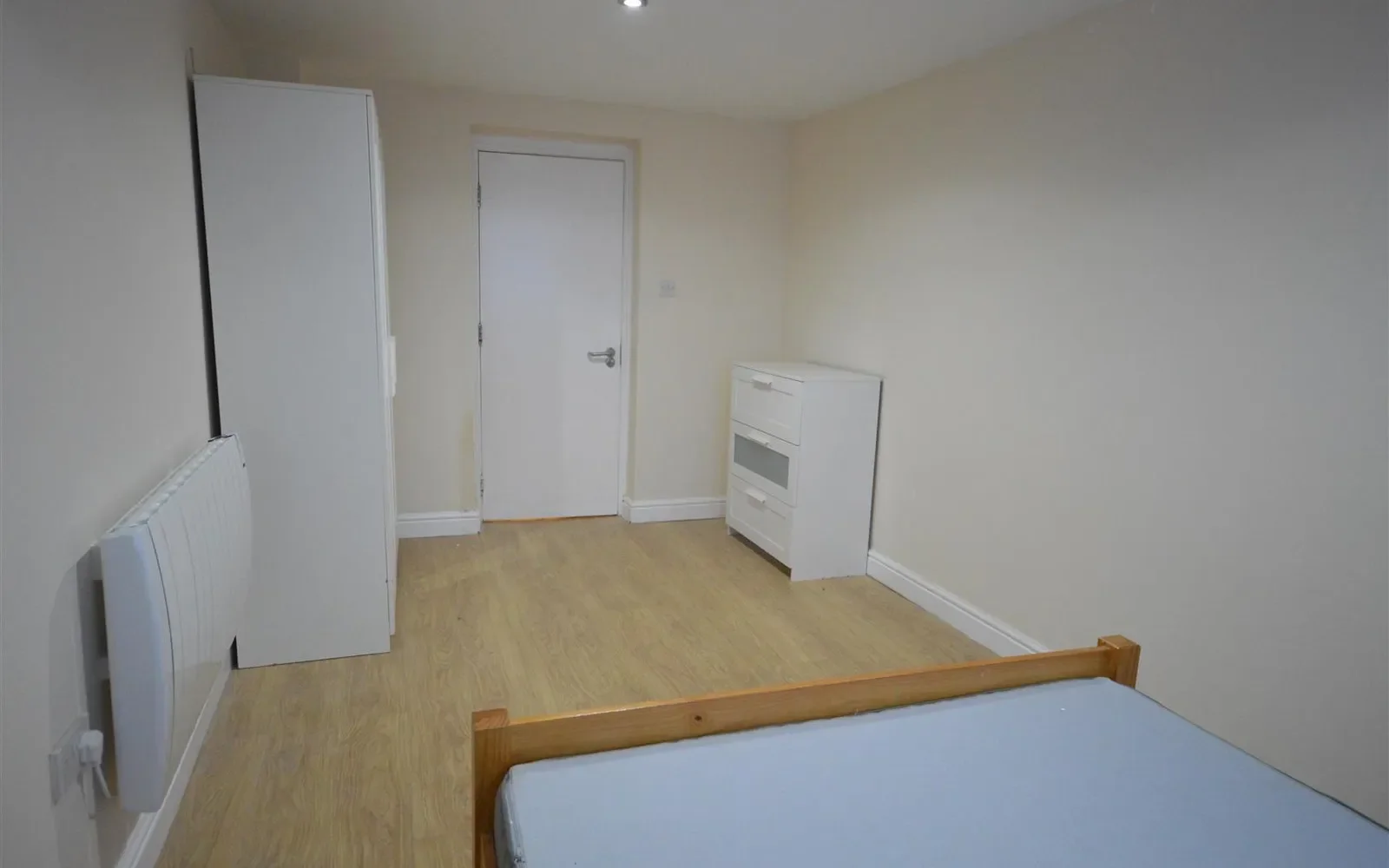 Flat Carnoustie Drive in Greater London