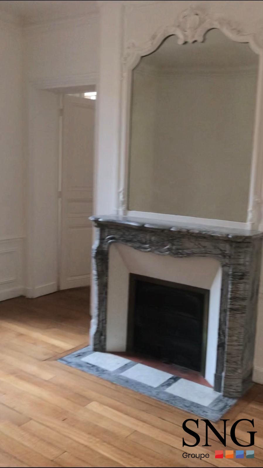 Flat Rue Anatole de la Forge in Paris