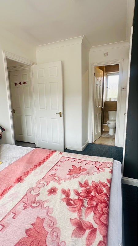 Room Winnipeg Drive in Greater London