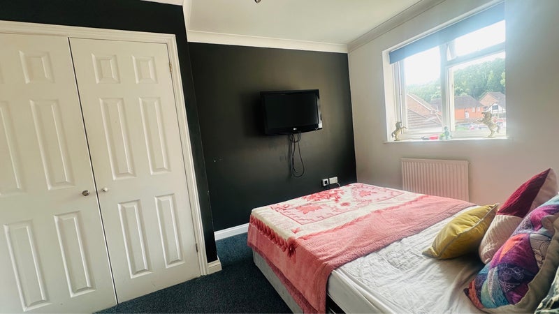 Room Winnipeg Drive in Greater London