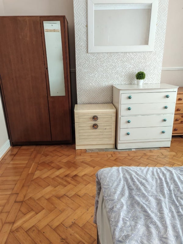 Room Balmoral Road in Farnworth