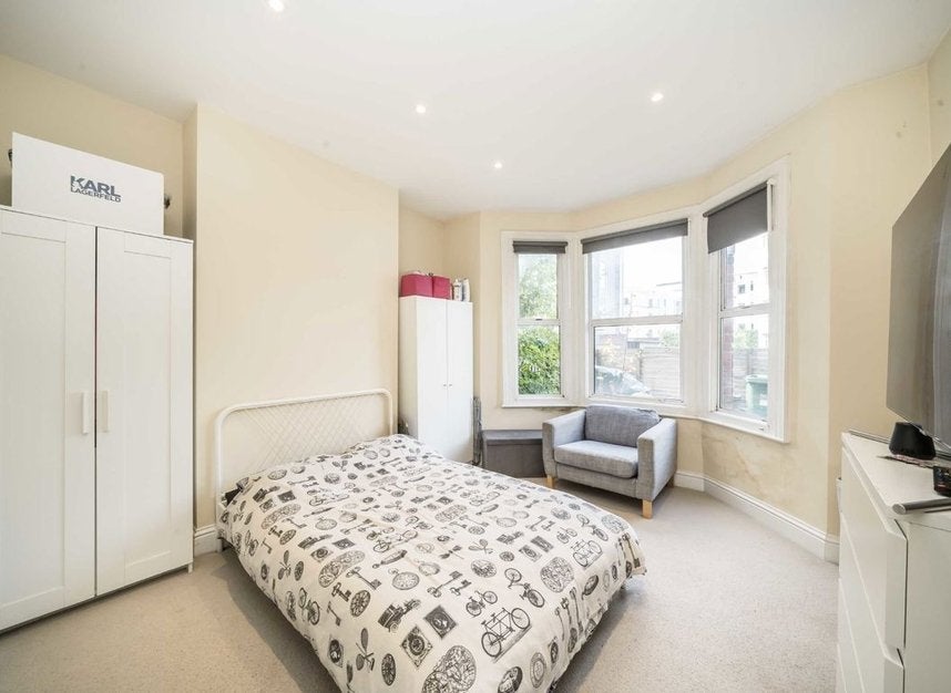 Flat Wood Lane in Greater London