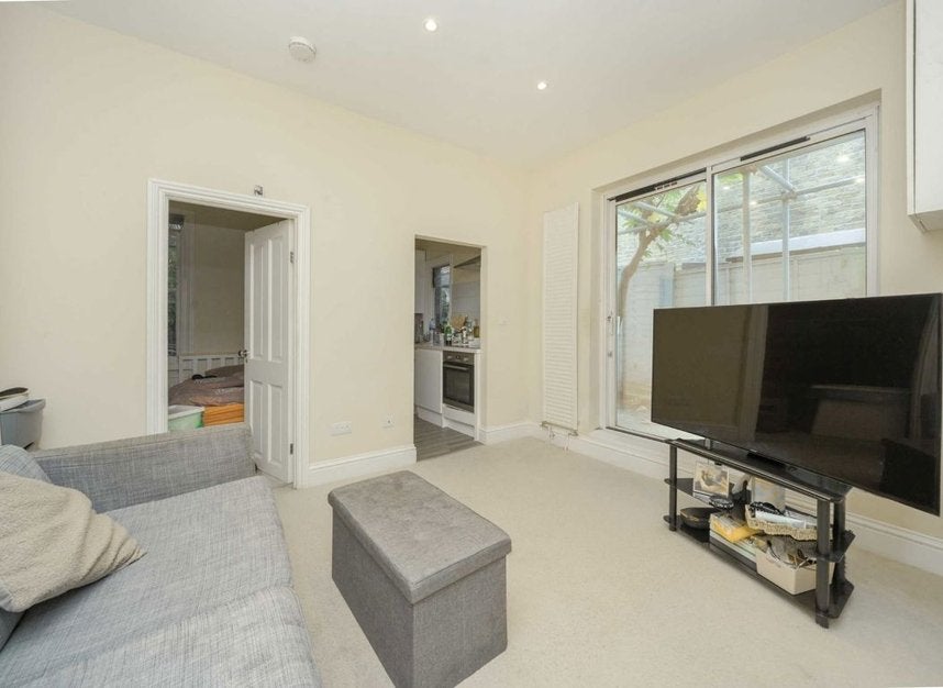 Flat Wood Lane in Greater London