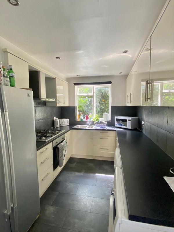 Room Disbrowe Road in Greater London