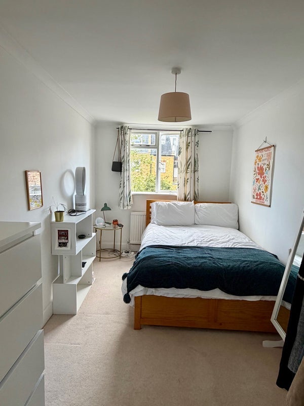 Room Disbrowe Road in Greater London