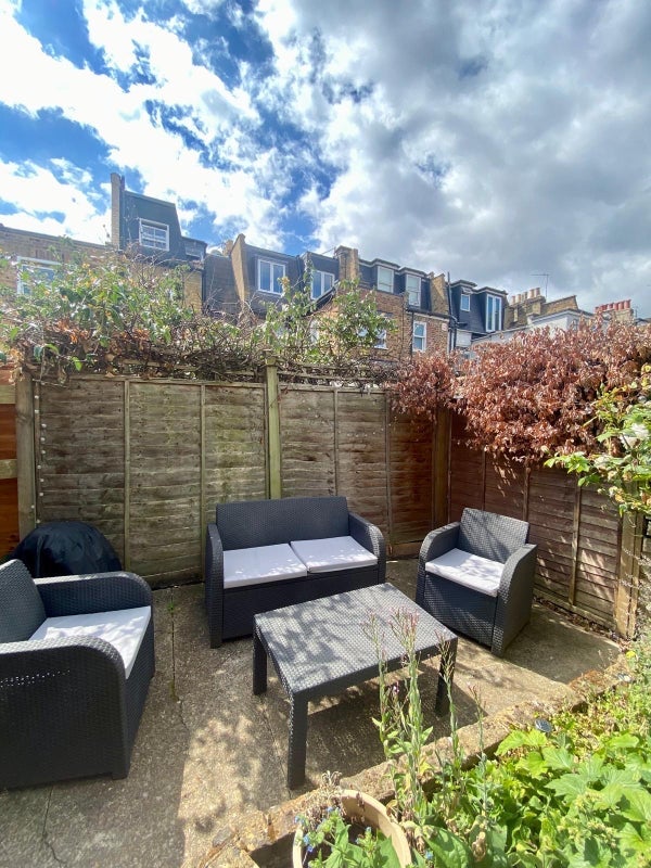 Room Disbrowe Road in Greater London