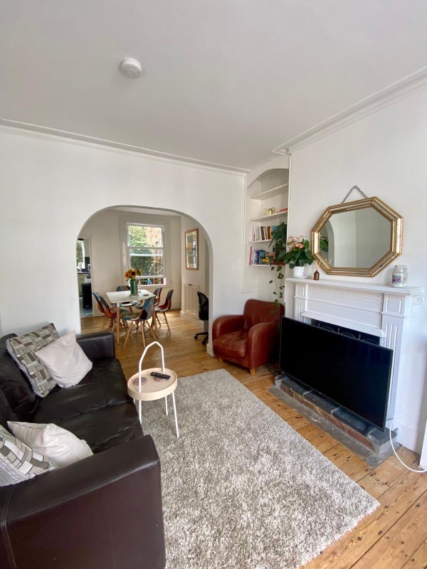 Room Disbrowe Road in Greater London