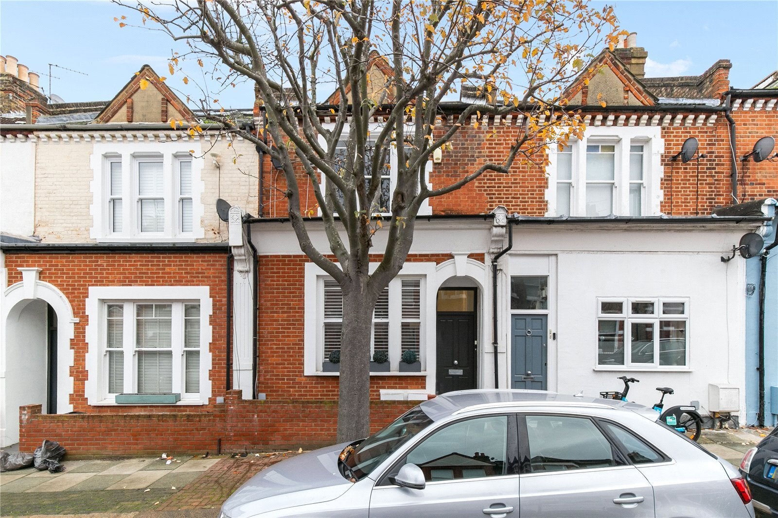 Flat Galesbury Road in Greater London